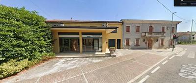 Intera piena proprietà di complesso edilizio composto da unità a uso...