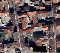 Negozio posto al piano terra di uno stabile di due piani...