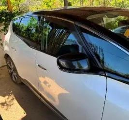 Lotto 1: Autovettura marca Renault, modello Scenc di colore bianco con tettuccio nero, targata, anno 2017, alimentazione a gasolio. Maggiori informazioni nella documentazione allegata.