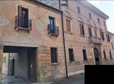 Piena proprietà 1/1 di complesso immobiliare adibito a struttura...