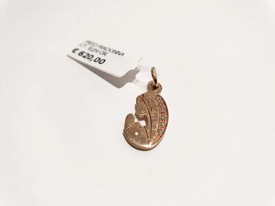 (Lotto n.1801) un ciondolo in oro rosa 18 kt a forma di Madonna con diamanti...