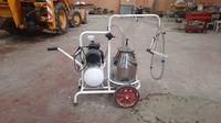 (Lotto n.6) - Mungitrice carrellata marca FDA,...