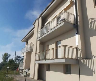 Diritti di piena proprietà su compendio immobiliare formato da unità...