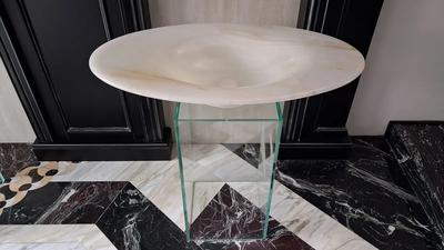 (Lotto n.16) - Lavandino in onice, dimensioni 88x50x15 cm circa. 