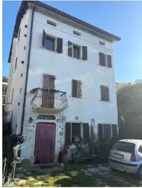 Il compendio pignorato è composto da un complesso di...