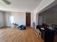 Appartamento al piano primo con soffitta, cantina e...