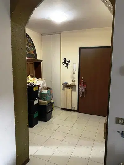 Appartamento ad uso civile abitazione al piano rialzato, composto di ingresso, cucina, soggiorno, disimpegno, bagno, due camere e due balconi, con annesso locale cantina al piano seminterrato