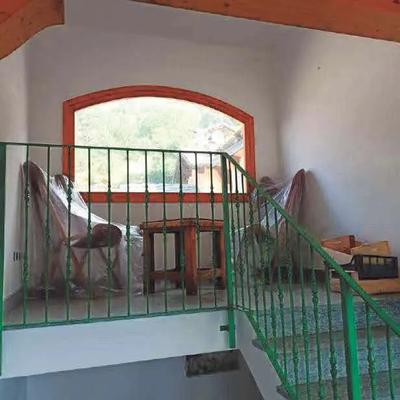 Deposito/mansarda, chiuso su tre lati ma aperto sul vano scala e composto da...