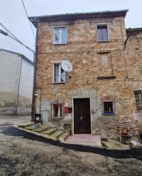 Appartamento ubicato a Civitella del Tronto (TE) - Frazione Ponzano – Piano T:Diritti pari all'intero della piena proprietà 1/1 su appartamento di civile abitazione ubicato a Civitella del Tronto (TE) - Frazione Ponzano, posto al piano terra di fabbricato sviluppantesi ai piani terra primo e secondo.