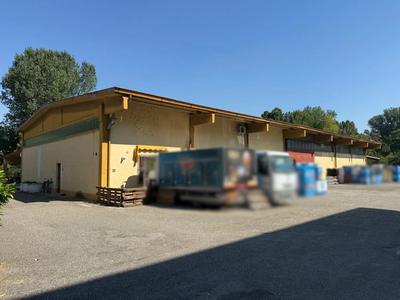 Capannone artigianale con pertinenze sito a Castelverde (CR), frazione Costa Sant' Abramo, in via Castelleone n.56. Per maggiori informazioni visitare il portale www.quimmo.it - Codice annuncio 2639710