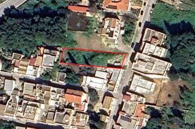 Terreno edificabile sito nel Comune di Custonaci (TP), in località Sperone, con accesso diretto dalla via San Vito (S.P.16). Sup. terreno: 910,00 mq Per maggiori informazioni visitare il portale www.quimmo.it - Codice annuncio 2638074