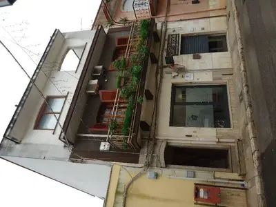 Piena proprietà, per la quota di 1/1, di un appartamento per civile abitazione sito in San Vito dei Normanni (BR), alla via San Donato n. 173, sviluppato ai piani primo e secondo, della superficie commerciale complessiva di circa mq 160,65.