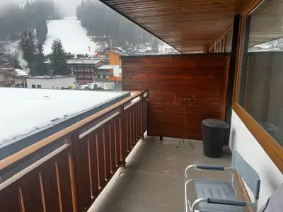 APPARTAMENTO: per il diritto di piena proprietà la porzione immobiliare facente parte del fabbricato condominiale denominato “Rainalter”, in Frazione Madonna di Campiglio, con accesso dalla Via Pradalago n. 17.POSTO AUTO COPERTO: per il diritto di superficie per la durata di anni 90 (novanta) con decorrenza dal giorno 19 aprile 2000 la porzione immobiliare facente parte del fabbricato denominato "Garage 3/Tre", con accesso da Piazza Brenta Alta