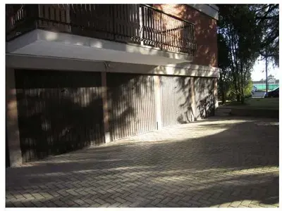  AUTORIMESSA SINGOLA, posta al piano terra di fabbricato condominiale, con accesso dal cortile comune. superficie commerciale totale del lotto mq 14,00.