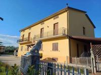 Diritto di piena proprietà su porzione di fabbricato di...