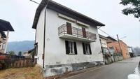 A - edificio residenziale della superficie commerciale...