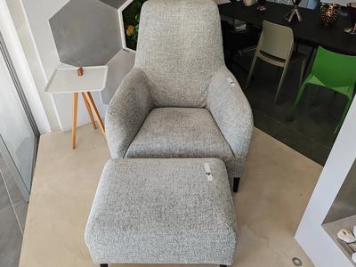 POLTRONA IN STOFFA DI COLORE GRIGIO - LOTTO 9