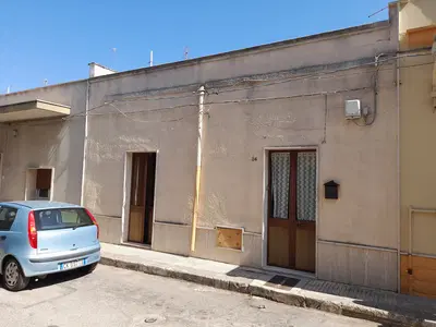 Piena proprietà di immobile indipendente sito in Mesagne (Br) alla via Ippolito Pindemonte n 26,