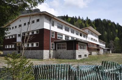 Fabbricato adibito ad ex colonia estiva a Forni di Sopra (UD) - vendita...