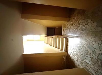 Unità a destinazione residenziale posta a  piano terzo, senza ascensore, composta da corridoio di ingresso, locale giorno con al suo interno locale cottura, due locali camera, un bagno finestrato, balcone + cantina e autorimessa/box.