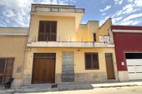 Quota 1/3 di alloggio e pertinenze a Squinzano (LE), via...