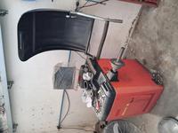 LOTTO 4: BILANCIATRICE MARCA BRAVO III; SMONTAGOMME...