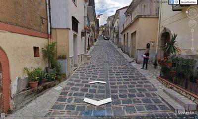 Intera proprietà di abitazione unifamiliare sviluppata su due livelli (piano...
