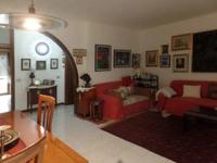Quota 10/20 di appartamento al piano terzo con garage e...