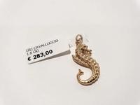 (Lotto n.1844) un ciondolo in oro giallo 18 kt a forma...