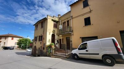 Appartamento al primo piano di edificio condominiale ubicato nel comune di...