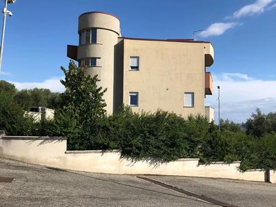 Fabbricato direzionale sito a Montalto Uffugo (CS),...