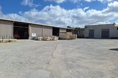 Complesso industriale sito nel Comune di Valderice (TP), in Contrada Sciare – via Po, destinato alla lavorazione e segagione dei marmi. Sup. totale: 2.345,38,00 mq Per maggiori informazioni visitare il portale www.quimmo.it - Codice annuncio 2638076