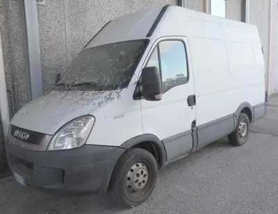 Lotto 1) Autocarro Iveco Daily 35S13 2.3 HPI targato EA 871 EA
