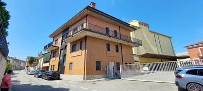 Quattro unità abitative, un locale deposito e un locale autorimessa.