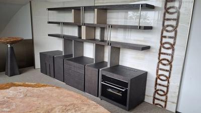 (Lotto n.19) - Parete attrezzata/libreria in legno olmo, completa di...