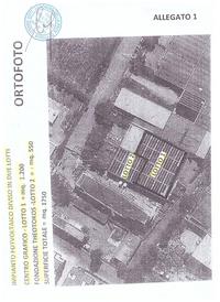 Capannone ad uso commerciale/artigianale composto da: - 2 locali piano terra di mq 1140 e 252; - piazzale mq 470; - recinzione; - impianto fotovoltaico sul tetto mq 1200.Classe energetica “G”