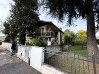 Piena ed esclusiva proprietà di compendio immobiliare...