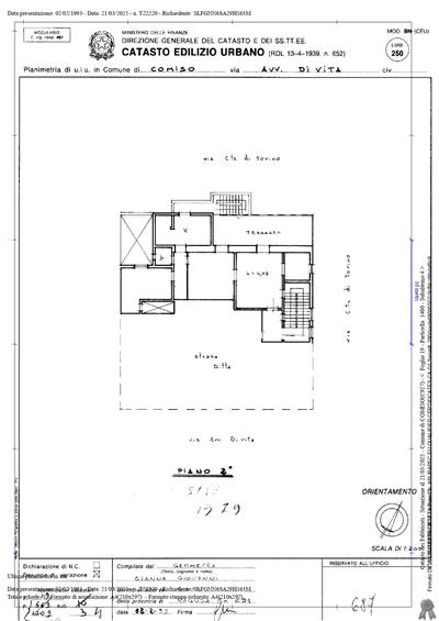 Piena proprietà nella quota di 1/1 di un Appartamento per civile abitazione sito al piano primo (secondo in catasto) in via Giuseppe Di Vita, 18 a Comiso (RG), con quota indivisa di vano tecnico adibito a locale caldaia con accesso da via Conte di Torino e quota indivisa di piccolo ripostiglio nel vano scala principale. 