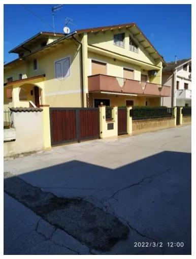Appartamento al piano terra con annesso giardino esclusivo.