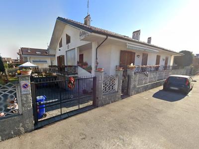 Quota 1/2 di nuda proprietà di abitazione in villetta...