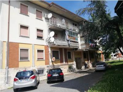 APPARTAMENTO E GARAGE UBICATI A CASTIGLIONE DELLE STIVIERE (MN), VIA JOHN E...