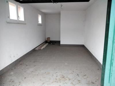Piena proprieta' di alloggio posto al piano primo di palazzina residenziale,...
