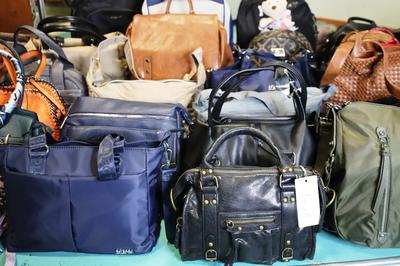 Lotto 1: n. 336 articoli vari borse, marsupi, zaini di diverse marche e modelli