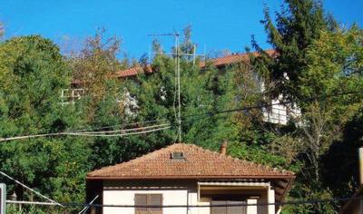 villetta ubicata a Sant’Olcese (GE), Piazza Marconi 28, edificio unico, piano T-1, abitazione indipendente su due livelli fuori terra, posta nella parte pedonale di Sant’Olcese