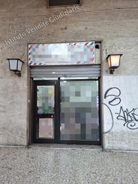 Lotto unico - negozio, composto da un locale con...