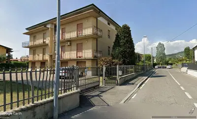appartamento ad uso civile abitazione al piano secondo; ripostiglio al piano terra composto da due locali; sottotetto al piano terzo composto da disimpegno e tre locali.