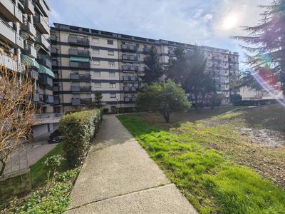 Abitazione, Condominio "Cortina", int. 10, (appartamento con magazzino), piano 5, consistenza 6 vani, superficie 102 mq. (escluse aree scoperte, balconi e terrazze), con annesso garage di consistenza 13 mq. Occupato dai debitori