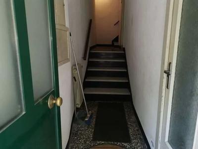 in frazione San Bernardo in Valle, appartamento su tre livelli con accesso indipendente dalla pubblica via e scala interna di collegamento ai piani, composto al piano terreno da una camera con bagn...