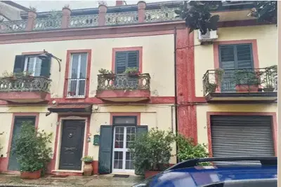 Abitazione terra cielo sito a Cittanova (RC), in via Colucci. Per maggiori...