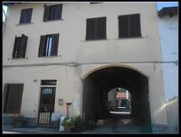 LOTTO UNICO: appartamento in Basiano posto al piano terra, primo piano e piano sottotetto, il tutto collegato da scala interna.